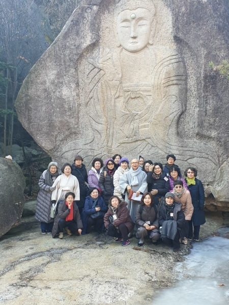 희양산문 문경 봉암사를 참배한 불교여성개발원 회원들.