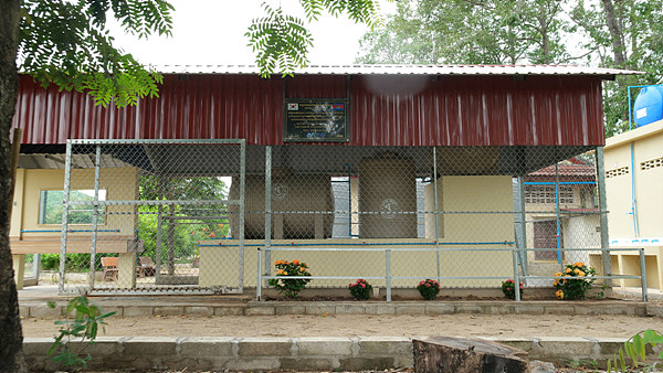 ▲ 캄보디아 쏙 안 프놈 고등학교에 설치된 식수대. 사진 제공 지구촌공생회.