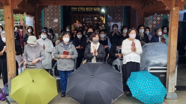 개산대재 다례재에 참석한 봉은사 신도들.